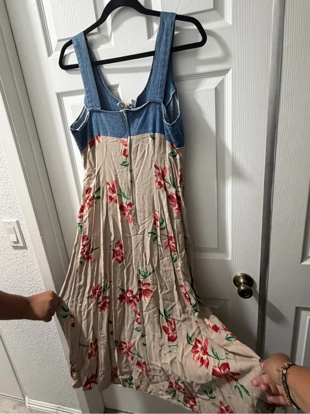 Jenni Denim-Top Maxi Dress in Blue and Beige with Red Floral Print